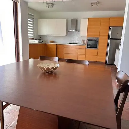 3 Bedroom Center لارنكا