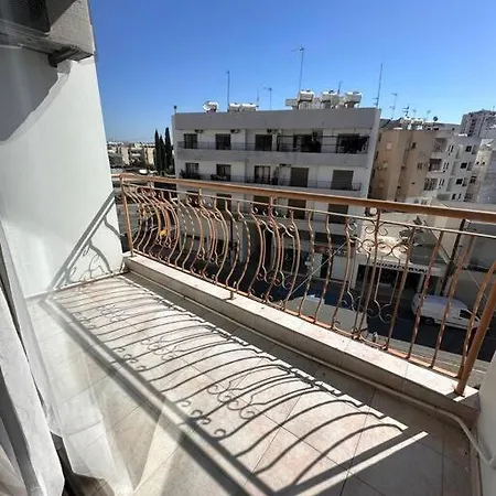 شقة 3 Bedroom Center لارنكا