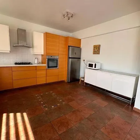 3 Bedroom Center شقة لارنكا