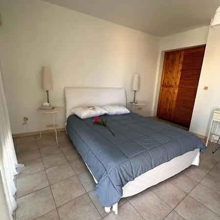 3 Bedroom Center 公寓