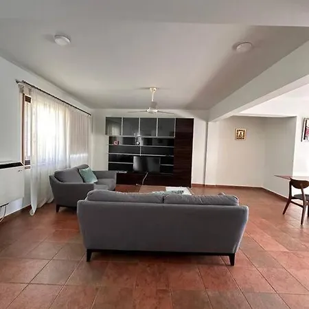 3 Bedroom Center 公寓 拉纳卡