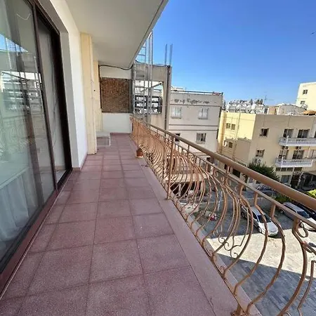 3 Bedroom Center * 拉纳卡