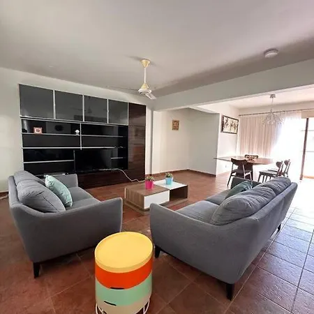 Apartment 3 Bedroom Center *